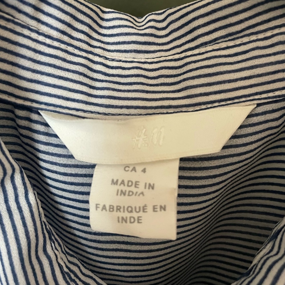 H&M Women’s Navy Blue White Striped Button Down Lightweight Sleeveless Top 4 - Picture 5 of 7